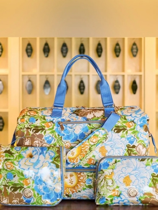 Lilly Pulitzer Handbags - NWT Lilly Pulitzer travel Rutabaga Sympeony